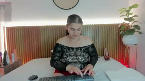 C H A R L O T T E online show from August 5, 2:18 am
