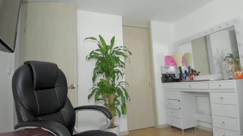 Yuli online show from February 13, 1:19 am