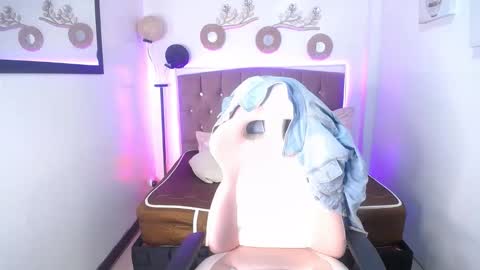 Snapshot of charlotte_walker1 chatting on March 10, 2:06 am charlotte_walker1 online show from March 10, 2:06 am