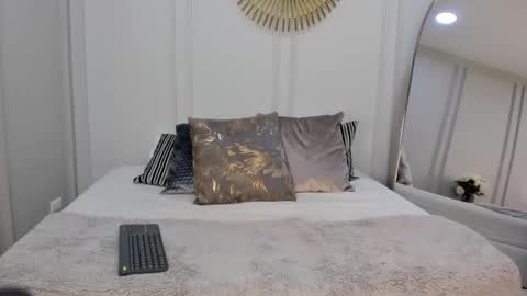 charlottebrownn_ online show from September 19, 1:37 am