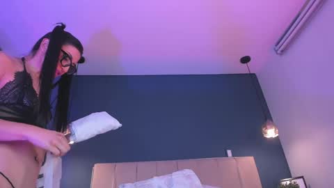 Charlottee01  online show from April 14, 12:38 pm