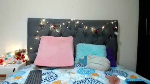 charlottee07 online show from December 3, 4:37 am