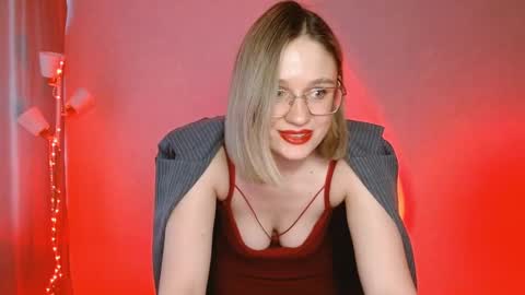 Snapshot of charming_beauty chatting on February 4, 3:44 am Michelle online show from February 4, 3:44 am