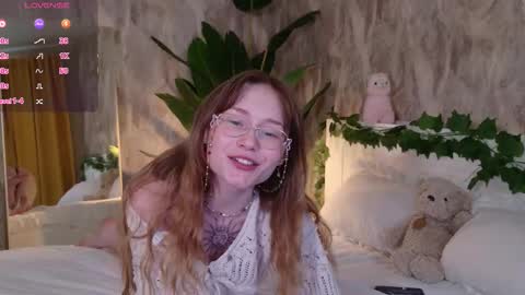 Snapshot of charming_lilly chatting on October 10, 9:14 am Lissa online show from October 10, 9:14 am