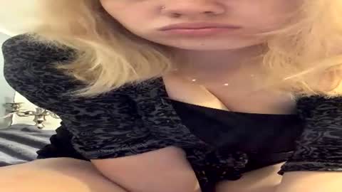chatonblanchexx online show from July 9, 1:19 am