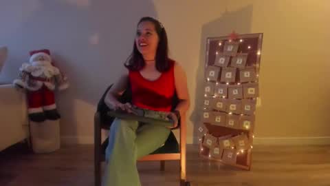 Regina Phalange online show from December 1, 10:45 pm