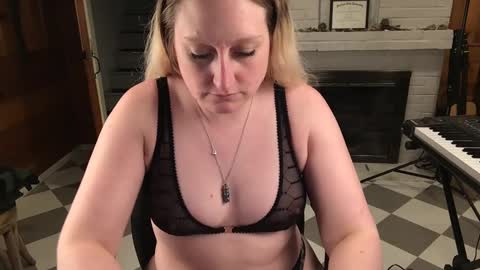 Marie online show from February 2, 3:10 am