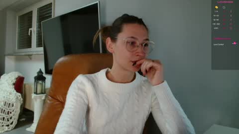 Leonie online show from March 24, 5:46 am