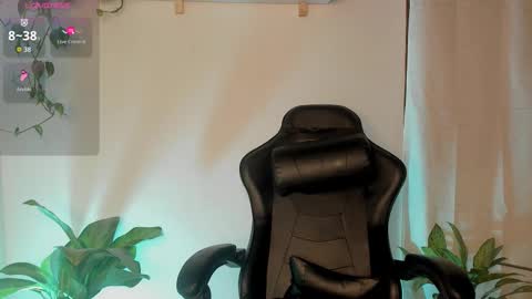 Snapshot of cherrybr_ chatting on October 21, 2:26 am Cherry Lady online show from October 21, 2:26 am
