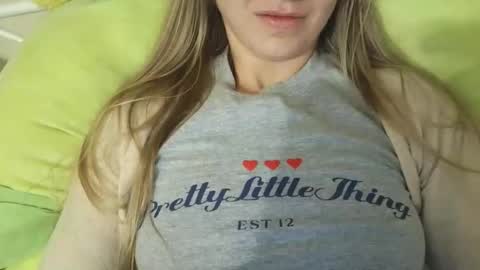 cherryflavorxx online show from April 13, 1:07 am