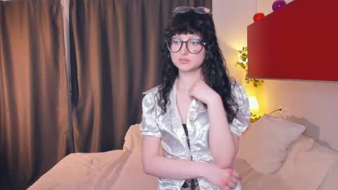 Isabel online show from April 13, 7:58 pm