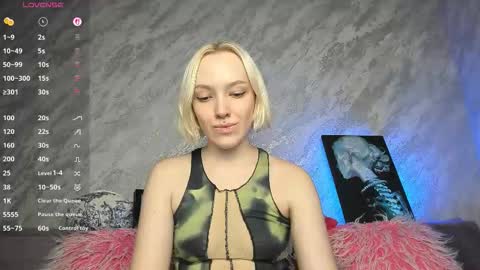 Cheryl online show from November 13, 10:53 pm