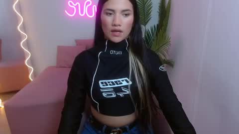 Snapshot of chiara_tay chatting on December 22, 3:11 am Chiara online show from December 22, 3:11 am