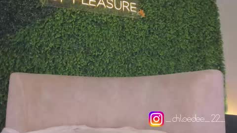 Chloe online show from October 19, 5:15 pm