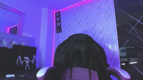 chloe_jacksonn online show from November 7, 1:11 am