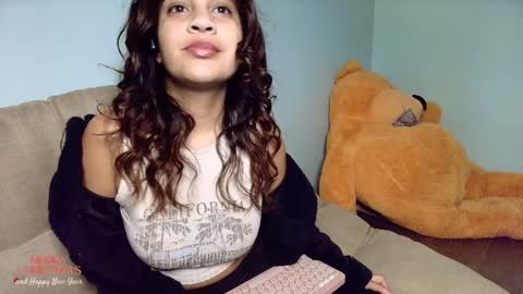 Snapshot of chloe_maia1 chatting on December 28, 2:01 am AMY online show from December 28, 2:01 am