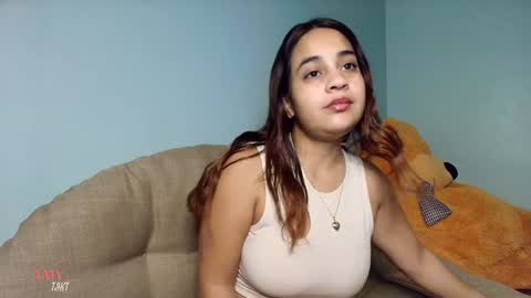 Snapshot of chloe_maia1 chatting on January 14, 1:04 am AMY online show from January 14, 1:04 am