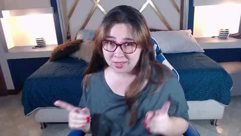 chloe_prg online show from January 29, 12:24 pm