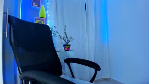 Snapshot of chloe_sweet7 chatting on December 25, 12:05 am Chloe Miller  online show from December 25, 12:05 am