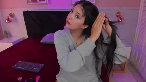   online show from November 8, 8:25 pm