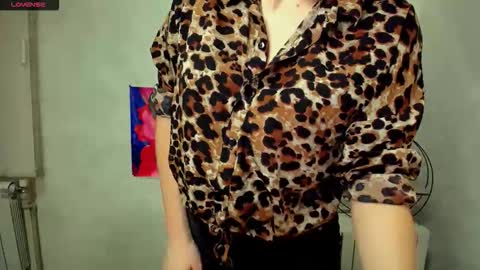 Chloe online show from October 28, 4:13 pm