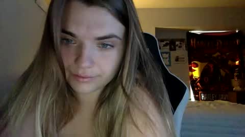 Snapshot of chloesays chatting on October 25, 4:03 pm Chloe Lane online show from October 25, 4:03 pm