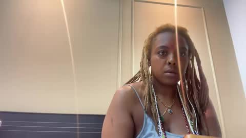 Snapshot of chocolatecakequeen chatting on December 7, 3:58 am ChocolateCakeQueen online show from December 7, 3:58 am