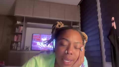 Snapshot of chocolatecakequeen chatting on October 26, 2:40 am ChocolateCakeQueen online show from October 26, 2:40 am