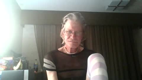 chrisssy online show from June 13, 8:01 am