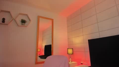 Christine  online show from November 8, 12:54 pm