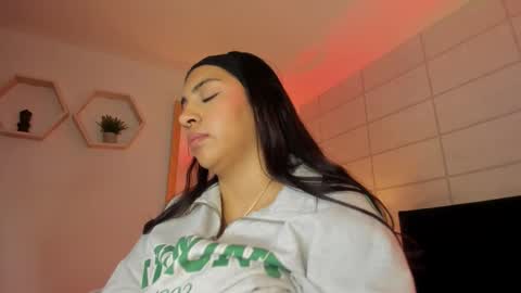 Christine  online show from November 5, 12:10 pm