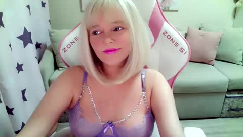 Snapshot of christirose chatting on September 12, 8:01 am Christi online show from September 12, 8:01 am