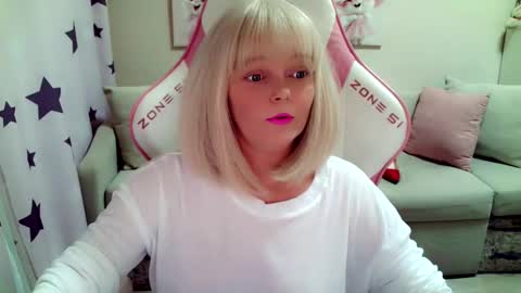 Snapshot of christirose chatting on November 1, 10:08 am Christi online show from November 1, 10:08 am