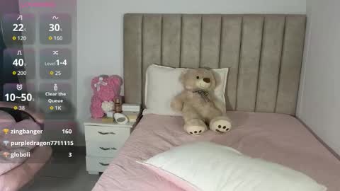 Mia online show from December 21, 5:55 am