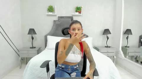 CintiaCollins  online show from February 18, 5:33 pm