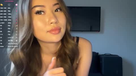 Lili online show from April 7, 1:13 pm