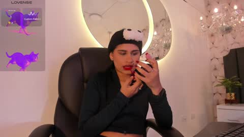 Snapshot of cleopatraa1 chatting on February 7, 7:27 pm Cleopatra online show from February 7, 7:27 pm