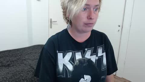 Syl  online show from October 12, 5:26 pm