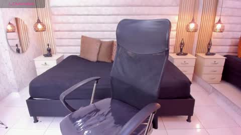 Cloe online show from June 19, 7:39 pm