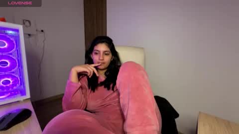 cloe small online show from March 1, 4:23 am