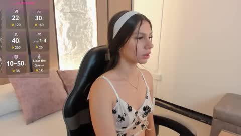 cloee20_ online show from January 8, 3:10 am