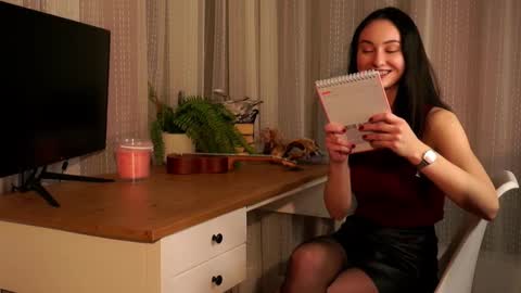 Daisy Nowak online show from October 20, 11:24 am