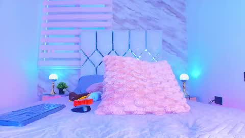 colett online show from November 26, 12:50 pm