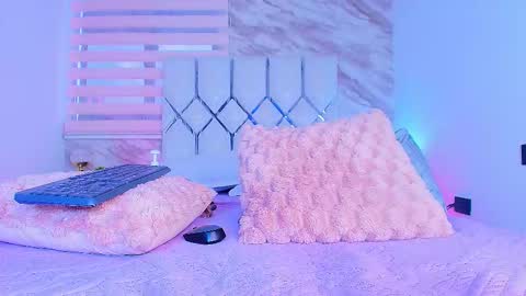 colett online show from November 28, 1:03 pm