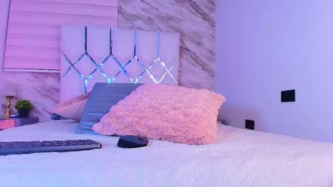 colett online show from February 27, 11:54 am