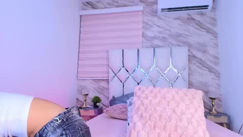 colett online show from January 14, 11:59 am