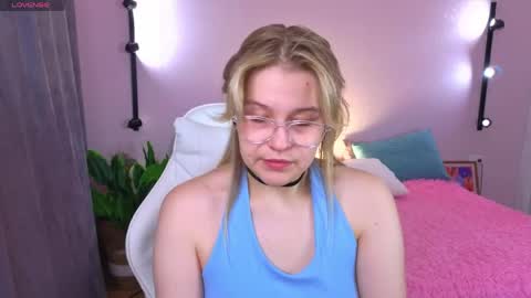 Collen Mon Tue Wed Thu Fri GMT 3 0300am - 0900am  online show from April 14, 5:24 pm