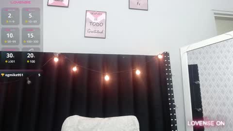 Snapshot of colombia_mommy_ chatting on December 12, 12:33 pm GRETCHEN online show from December 12, 12:33 pm