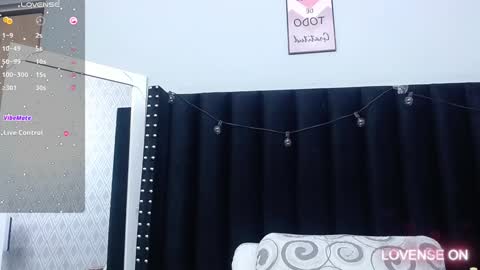 Snapshot of colombia_mommy_ chatting on January 8, 12:15 pm GRETCHEN online show from January 8, 12:15 pm