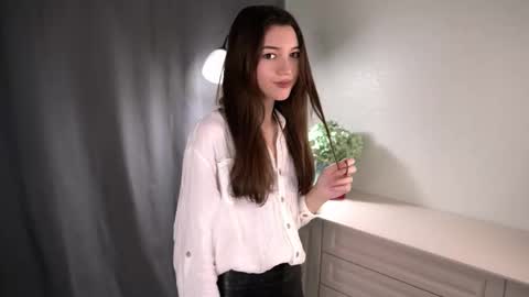 Ellie online show from March 25, 9:01 am